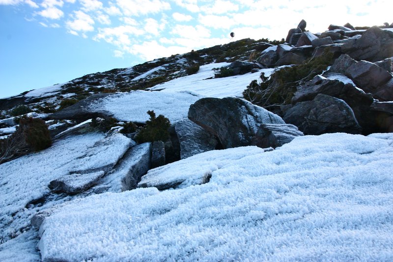 Mt Murchison 34 summit cairn descending.jpg