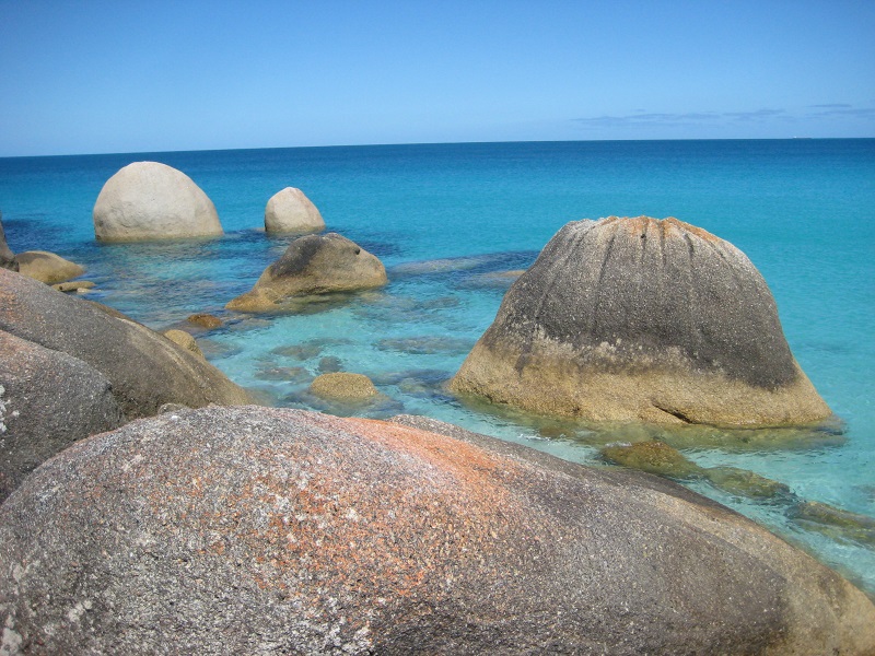 Rocks at LWB.JPG